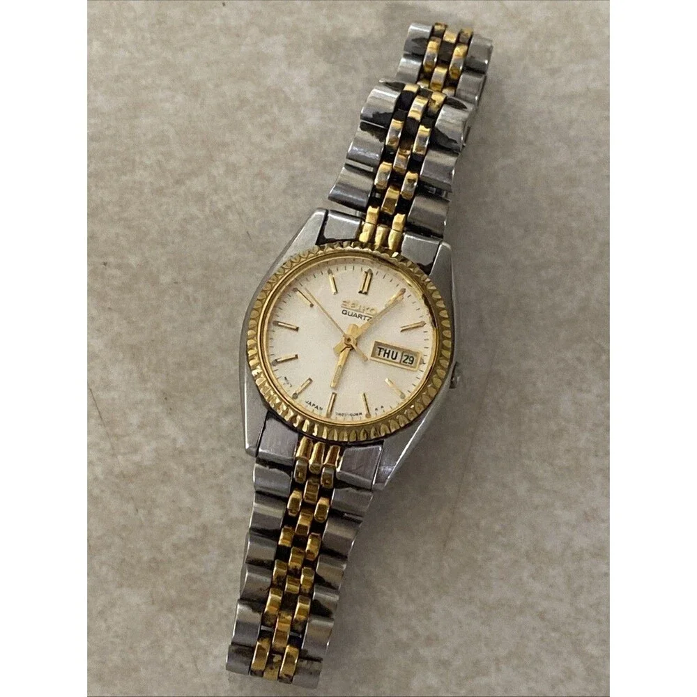 Seiko Watch Women 24mm Silver Dial Two Tone Daydate Round 7N83-0041